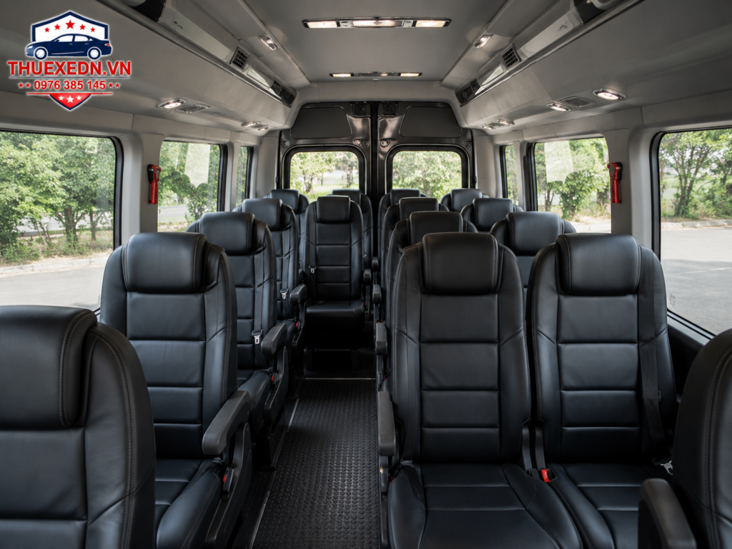 Thuê xe 16 chỗ Đà Nẵng: Transit – Solati đời mới cho đoàn | Thuexedn.vn 3 Nội thất xe rộng rãi, sạch sẽ mang lại cảm giác thoải mái khi di chuyển